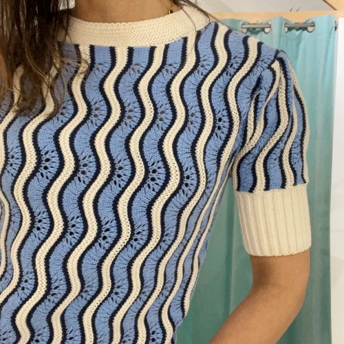 Jersey de manga corta en intarsia con dibujo de ondas verticales